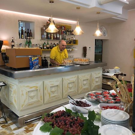 Hotel Lazzarini Bellaria-Igea Marina Extérieur photo