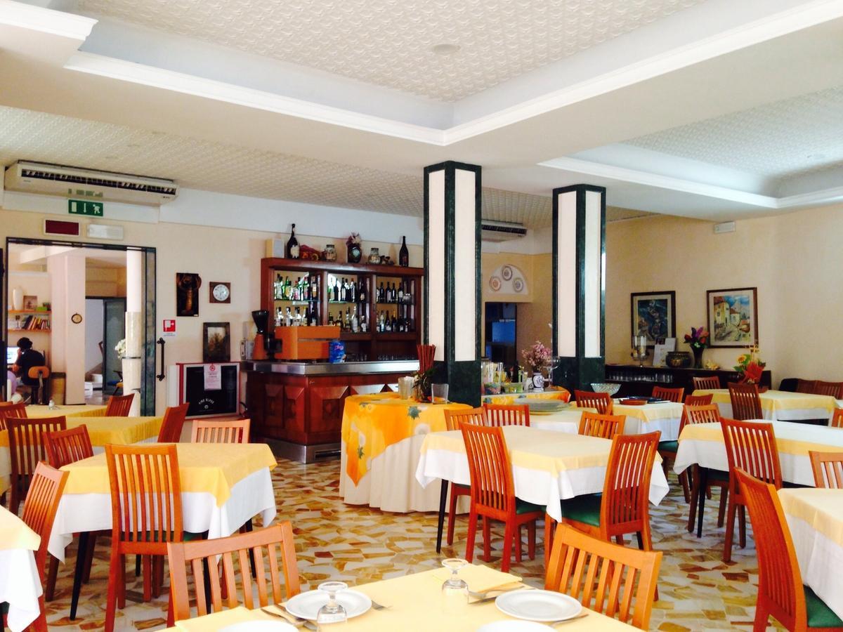 Hotel Lazzarini Bellaria-Igea Marina Extérieur photo