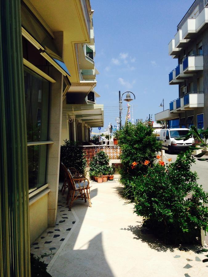 Hotel Lazzarini Bellaria-Igea Marina Extérieur photo