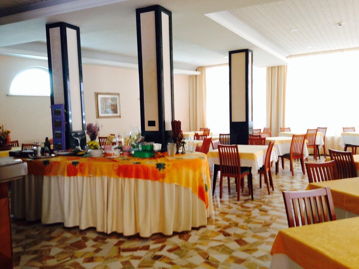 Hotel Lazzarini Bellaria-Igea Marina Extérieur photo