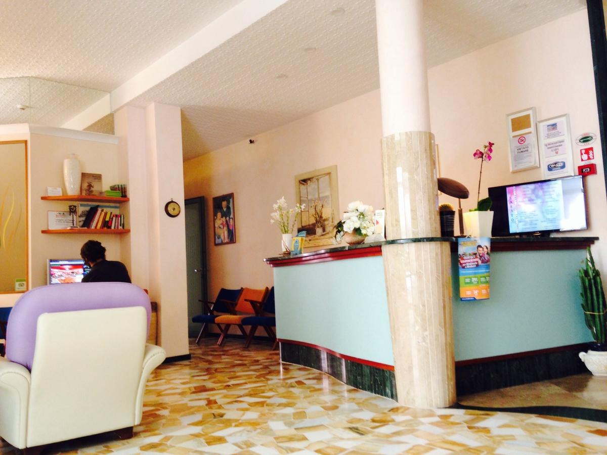 Hotel Lazzarini Bellaria-Igea Marina Extérieur photo