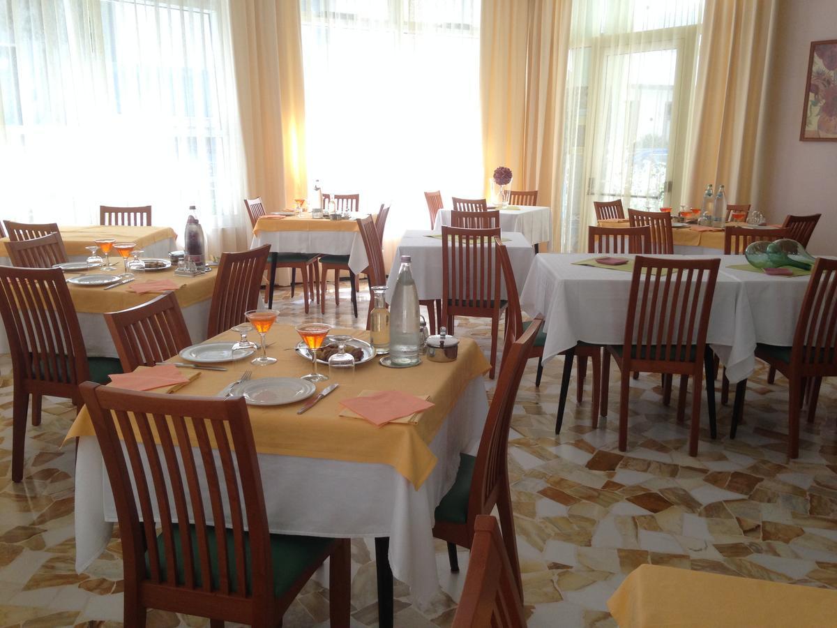 Hotel Lazzarini Bellaria-Igea Marina Extérieur photo